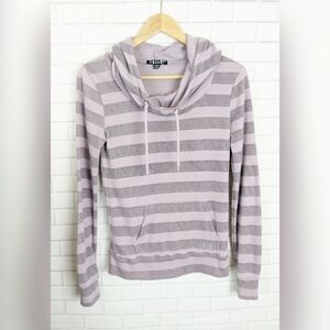 Volcom Pink Black striped hoodie
Long sleeve medium